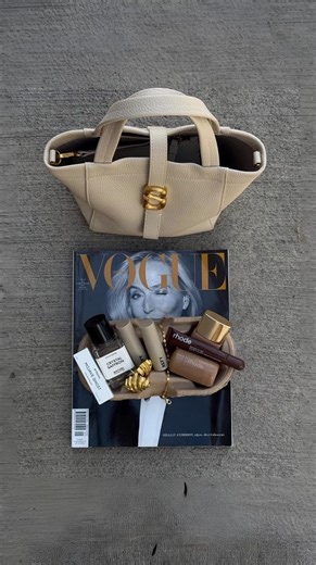 PrettyLittleThing on Instagram: "Your sign to treat yourself 🤍 40% off our advent calendars for a limited time only - unwrap via the link in our bio 🎁 #christmas #xmas #adventcalendar"