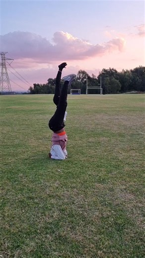Headstand vs Handstand: The Ultimate Showdown