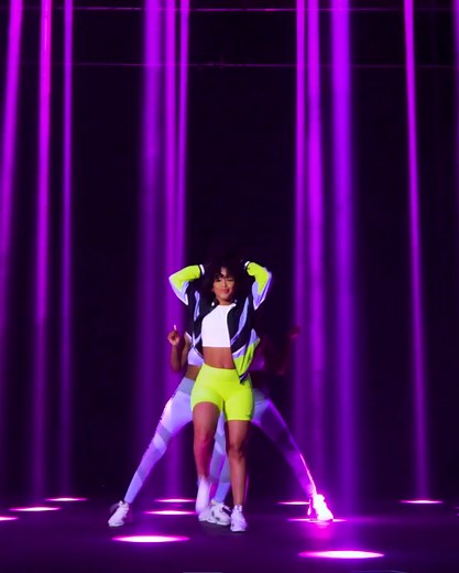 Cuando suena el timbal, we dance 😜 🎶"Cuando Suena El Timbal" @grupobipoficial 📸 @jennifferduarte_1 @mitchelltwinz | Zumba Fitness