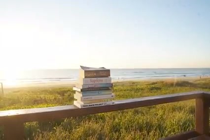 You’ll find a warm welcome at Gold Coast Libraries during June! 📚 We’re giving you even more reasons to step into your local library with the chance to win a fabulous family book prize pack – every week at every library! 🎁 Jump into your local library to enter the competition every time you visit for extra chances to win. For more info 👉citygc.au/LibrariesComp #WeAlsoHaveBooks | City of Gold Coast