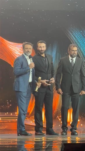 Congratulations to Ali Tahir For Zard Patton Ka Bunn Winner of the Best Supporting Actor – Male award at the Cola Next Presents Kashmir 10th HUM Awards — powered by Leather Galleria Luxury Leather Furniture & Taptap Send 🌟 Presented by Mr. Asrar A. Saeed & Aijazz Aslam, honoring a stellar performance that brought power, depth, and authenticity to every scene. 💫 Entertainment Partner: #TikTok #BestSupportingActor #ColaNEXTxHUMAwards #LeatherGalleria #KashmirHUMAwards #HUMAWARDS #10thHUMAwards #