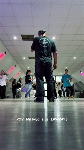 Rob Lawray x SonSuma on Instagram: "Mittwochs in der Festung bei LAWRAYS Dance @lawrays_dance . House Dance Class mit Rob Lawray/Sonsuma 🕕 19.00 - 20.15 Uhr (75 Min) . „Ich unterrichte keine Choreografien. Mein Ziel ist es, den Schüler*innen ein Gefühl für die House-Tanz-Community und die Clubkultur zu vermitteln. Ich stelle ihnen inspirierende Bewegungsabläufe vor, die sich über Jahrzehnte in der weltweiten House-Community etabliert haben. Dabei unterstütze ich sie, ihren Körper durch Ideen, K