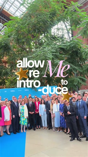 Allow us to introduce ourselves! We’re Renew Europe, a pro-European political group in the European Parliament 🤝🇪🇺 #eu #europe #introducingmyself #introduction #gettoknowme