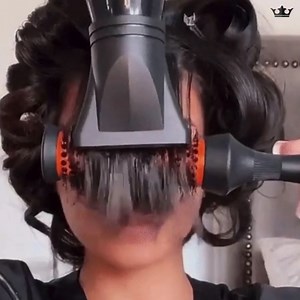 HEAD HUGGERS = CURL POWER! 🧡 Our Denman Head Hugger brushes have a clever heat-retaining barrel to help keep your curls for longer. Did you know that our Head Huggers have a 3 For 2 Offer on right now?? Different sizes of barrel = natural looking curls 🥰 Get your Curl Power now! #HeadHuggers #Denman #DenmanBrush #HairVolume #RootLift #HourglassBarrel #Curls #CreatingCurls #BlowDrying #BlowDry #Volume #Brush #Hairbrush #HairBrilliance #BestBrush #TopBrush #ProBrush #Professional #StylistBrush #