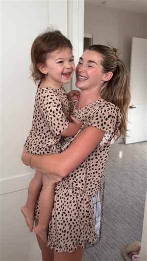 Katie Brueckner on Instagram: "What’s your guys New Year’s resolutions?!🎊✨ In I believe 2016 I made a resolution to post every 3-4 days on YouTube and I stuck to it and thats what made my dream job possible! You don’t have to start on the first you just have to start and stay consistent…. Comment down below what you’re gonna change this year so we can hold each other accountable🫶🏻✨"