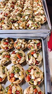 Cận cảnh mẻ thanh hạt “vừa thổi vừa ăn”. Nói không với hàg tồn, nhà em cứ sản xuất đến đâu hết đến đó😍 Tiện tay em để giá cực ưu đãi cho ai ch.ốt dơn trên video này nha | Lê Ngọc Thuý singer