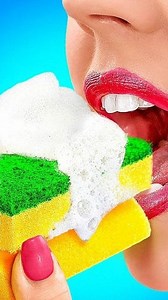 123 GO Indonesian on Instagram: "Trik TikTok ini pasti bakalan viral! Bagaimana kalau kamu mencobanya ke teman-temanmu? Tapi kalau mereka marah, terima sendiri akibatnya, ya! ⠀ ⠀ ⠀ #123GO #trik #makanan #viral #tiktok"