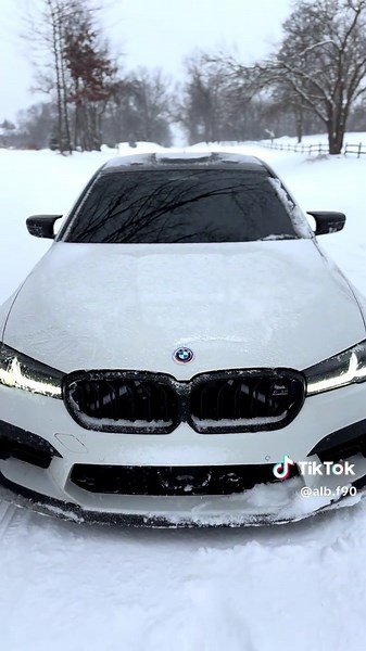 Discover the BMW M5 CS: A Performance Masterpiece