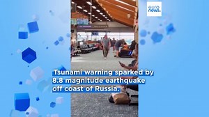 Watch the video: First tsunami waves after earthquake hit Hawaii