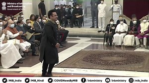 📍Popular Playback singer Adnan Sami khan conferred Padma Shri by President of India, Ram Nath Kovind at Rashtrapati Bhawan #PadmaAwards2020 #PeoplesPadma | Ministry of Information & Broadcasting, Government of India
