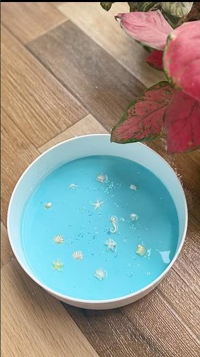 This 2 Ingredient Ocean Oobleck Acts Like a Liquid AND a Solid!