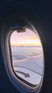 Parfois, le voyage commence avant même l’atterrissage 🌅 Qui choisit toujours le siège côté hublot ici ? 🙋 | Aéroport Montpellier Méditerranée