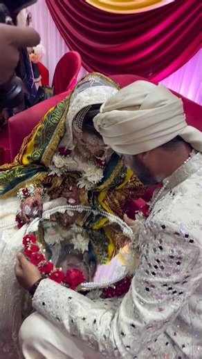 Dulha dulhan ek dusre ko sise me dekhne ka rasm 🥰🌷🌹#explorepage