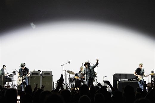 Pearl Jam Debut Seven New Songs At Dark Matter Tour Opener - SPIN