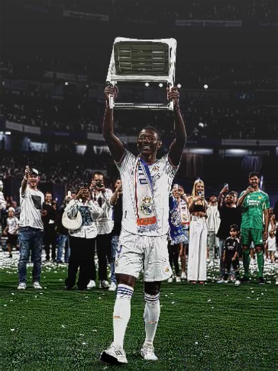 Efek puasa trofi 2 tahun jdi cuman bisa angkat kursi doang deh😂,yg lain angkat piala ini malah kursi 😂🤮 #realmadrid #halamadrid #madridista #alaba #laliga #copadelrey #ucl #edit #alightmotion #xmlpreset🎟️ #tiktokhama #tiktok #sb?caper🚯 #sbhama🚯 #fyplah #fyppppppppppppppppppppppp