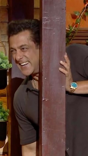 Vikalp Mehta on Instagram: "Such a great honour to perform in front of salman sir ☺️❤️ Thanks to kapil paaji and team #salmankhan #akshaykumar #kapilsharma #thekapilshramashow #tkss #vikalpmehta #kbkj #kisikabhaikisikijaan"