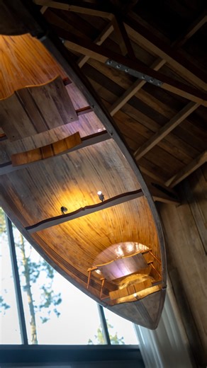 Un living-comedor que acompaña la contemplación del bosque. Descubrí El Granero. ⁣~ A living-dining space that inspires moments of forest contemplation. Discover "El Granero". ⁣ 📍Villarobles - Km 374, RP 11, Partido de la Costa, Buenos Aires #ElGranero #VillaRobles #AlojamientoTemporario | El Granero