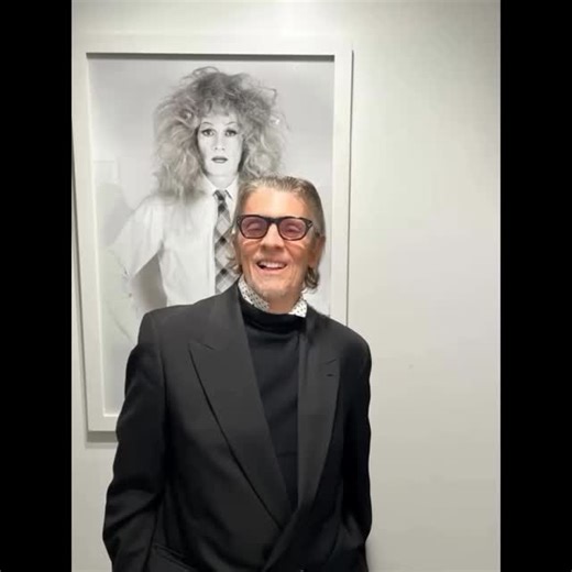 Christopher Makos on Instagram: "@galeriemessine Lady Warhol / Altered Image Christopher Makos En 1981, le temps d’une fulgurance de 48h, Andy Warhol devient Lady Warhol sous l’objectif de Christopher Makos. Perruques, maquillages, poses face au vide un ensemble de 40 clichés saisissent une métamorphose inédite. Inspiré par Duchamp et Man Ray, Makos orchestre une exploration radicale du double, du genre, de l’image et de l’identité. Entre théâtralité et glamour, cette série iconique brouille les