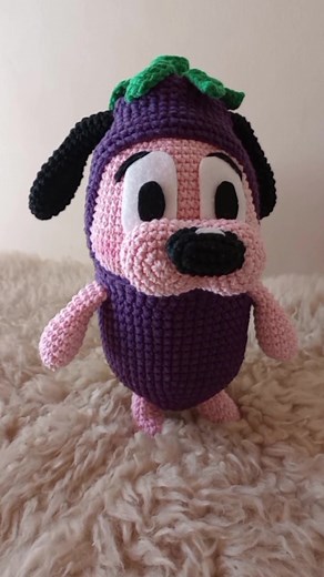 Coraje el Perro Cobarde en Crochet con Disfraz de Berenjena