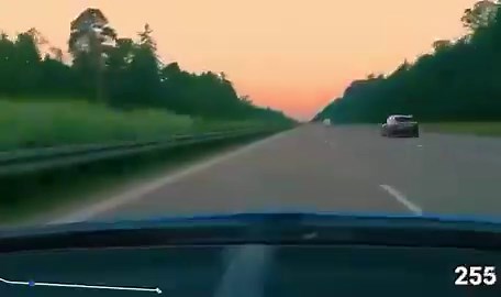 🚨 SURRÉALISTE ! Un homme a propulsé une Bugatti Chiron à 414 km/h sur la célèbre Autobahn allemande 🤯 À une telle vitesse, le plein d’essence s’épuise en seulement 12 minutes…