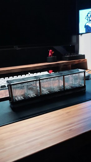 749K views · 10K reactions | Đồng hồ để bản cực đẹp cực ảo luôn #nghiensetup #donghodeban | Nghiện Setup | Facebook