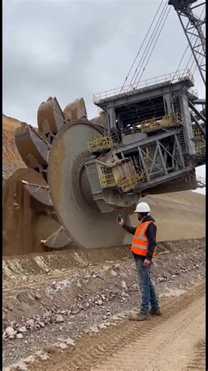 Excavator Selfie: Thrill or Risk? A worker's daring selfie with a giant excavator highlights safety risks. Watch now! #fblifestyle #AI Generated using Kling AI . . . (For entertainment purposes only. Consult professionals if guidance on activities is presented. No brand affiliation is implied if any are shown. If inspired by true events, creative adaptations may be included. Content may include public footage.) | Fabiosa Daily