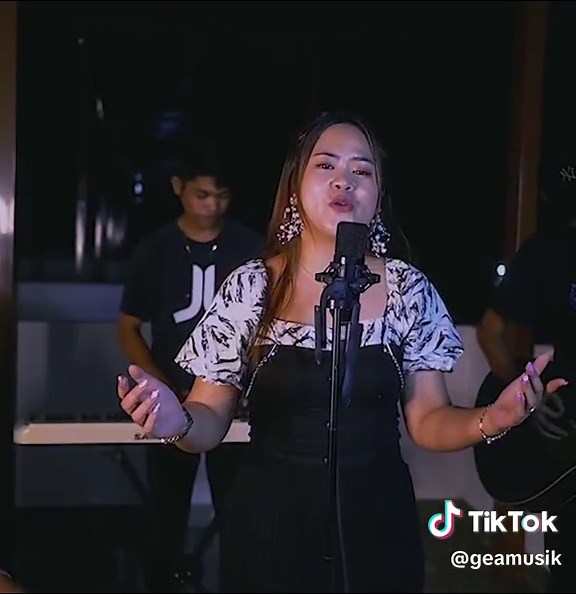 lagu menjelang tahun baru #fypシ゚viral #anisgea #geamusik #lagunias #laguniasterbaru #laguniasterpopuler #laguniasterbaru2023 #wiranisproduction #niaspride #nihakhoda #tahunbaru2024 #fypシ #fyp