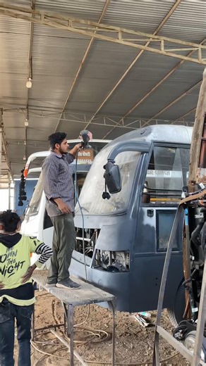 spray paint Process 🎨 bus manufacturing factory 📌 how toxy #howtoxy