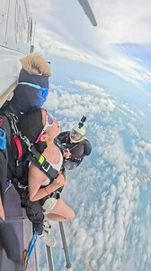 Handheld Close-up #skydivinggram #fly #love #cute #sky #gopro #skydiving #scary #iloveskydiving #skydive | The Captain