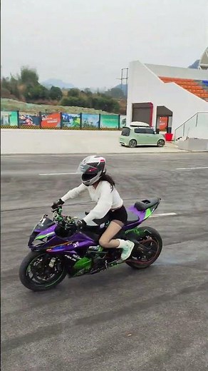 Girl Drifting Like a Pro on a Heavy Bike!