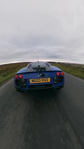 The only way to keep warm this winter! 🥶🔥 A members fire breathing Noble M600 being used as intended… #SupercarDriver #NobleM600 #M600 #Noble #Flames