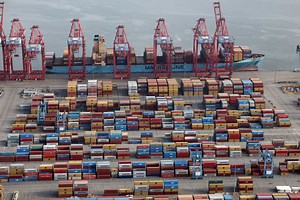 Cargo Ships Are Again Idling Off Jammed Southern California Ports