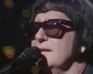 Roy Orbison - Running Scared ... 🎧 Watch full this song: https://goodies.oldiesclassic.org/running-scared-roy-orbison?utm_source=facebook&utm_medium=preel&utm_campaign=topoldieshits | Top Oldies Hits