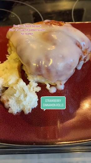 Delicious Strawberry Cinnamon Rolls Recipe