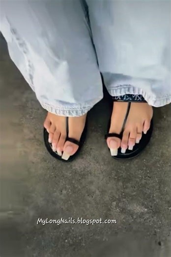 Arena's super sexy feet and long toe nail video