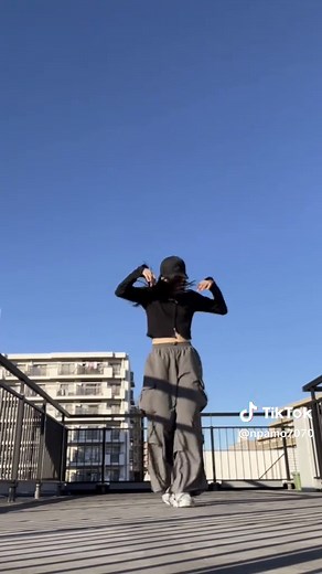 Breathless ダンスの振り付けと楽しみ方