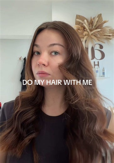 I’ve had more chaotic videos of me doing my own hair Anyway this is how I do a classic wave Proof that you don’t need 45 products. You need the right technique. #hairstyling #hairtutorials #domyhairwithme #hairdresser