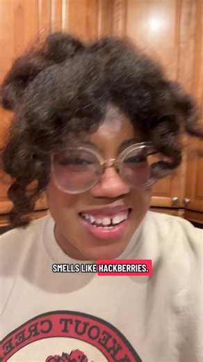 13M views · 558K reactions | FREE BEANS 齃‼️* *pls don’t confuse HONEY Locust (in this video) with BLACK Locust, which has toxic pods but edible flowers! And lacks the INSANE three-pronged nightmare thorns! 藍 and has different bark! Honestly the trees don’t look the same, I believe in you and your eyes!!! | BlackForager | Facebook