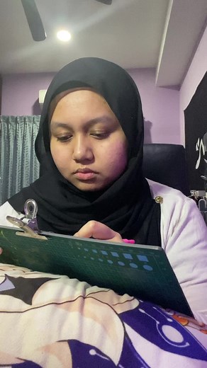 another day of me embarrassing myself online aha 😀