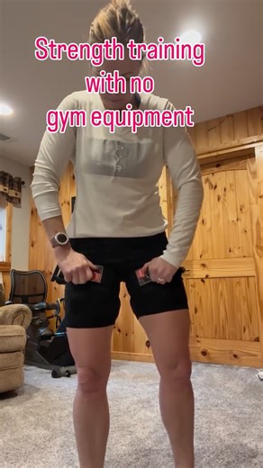 Helping Runners Run Injury Free | Dayna on Instagram: "Vacation ≠ lost strength 💪 No gym. No excuses. Just my Rock Cuff @realrockcuff and a spicy 20–25 min burn 🔥 BFR training lets you build & maintain strength using light loads while being easier on your joints—perfect for travel, busy weeks, or injury-prone runners. I’ve got so many athletes taking these on vacation and coming back strong, not starting over. Today’s BFR workout (30–15–15–15): • Squats • Bulgarian lunges + rotation • Calf & s