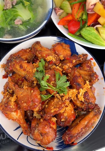 Cánh gà chiên nước mắm giòn thơm hấp dẫn