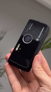 153K views · 29K reactions | Sony Ericsson K850 wasn’t pretending to be a camera. It was a camera — even the bottom half looked like hardware. Battery door, SIM slot, lines… every detail screamed Cyber-shot DNA. #2000s #retrophones #retrotech #sonyericsson #cybershot #nostalgia | Retro mobile phone | Facebook