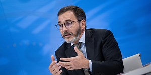 Global Economy Is Picking Up Steam, but Poorest Countries Are Falling Behind, IMF Says