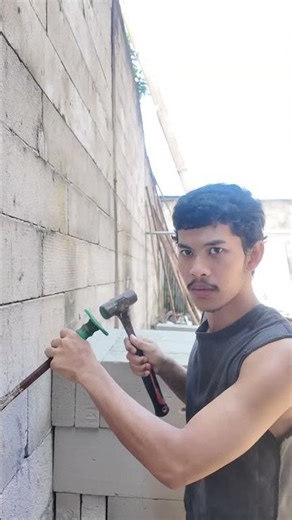 Splitting Slate Stone into Thin Paving Tiles