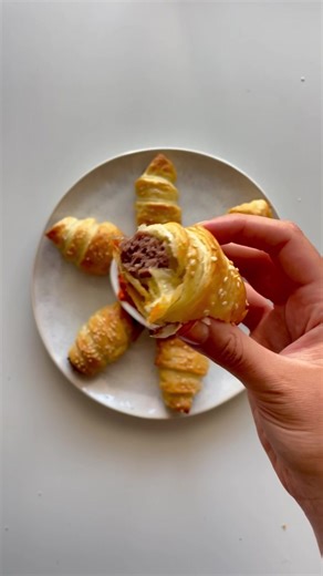 Ćevapi u lisnatom tijestu: Ukusni recepti