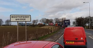 Drivers face long delays with Boothferry Bridge partially blocked