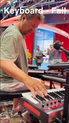 Keyboard Fail in Live TV Show (‪@heavytones2184‬) #justintimberlake #tvshow #livemusic #senorita