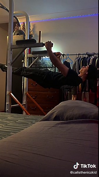 ⚠️Although this worked for me, take this as a guide not a full tutorial⚠️ #fyp #duet #foryoupage #trending #fitness #gymtok #calisthenics #tictok #trend #viral #foryou #Lsit