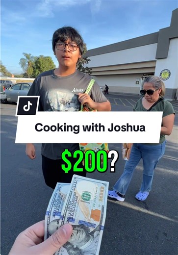 Would you cook for me? 🌭 Joshua is only 16, but he was confident and brave enough to invite us into his home and make us the best grilled hot dogs of our lives 🔥 Respect to this young legend 🙌 #davidmunchies #wouldyoucookforme