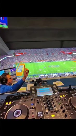 Sing along/#fans#American football#The Chant